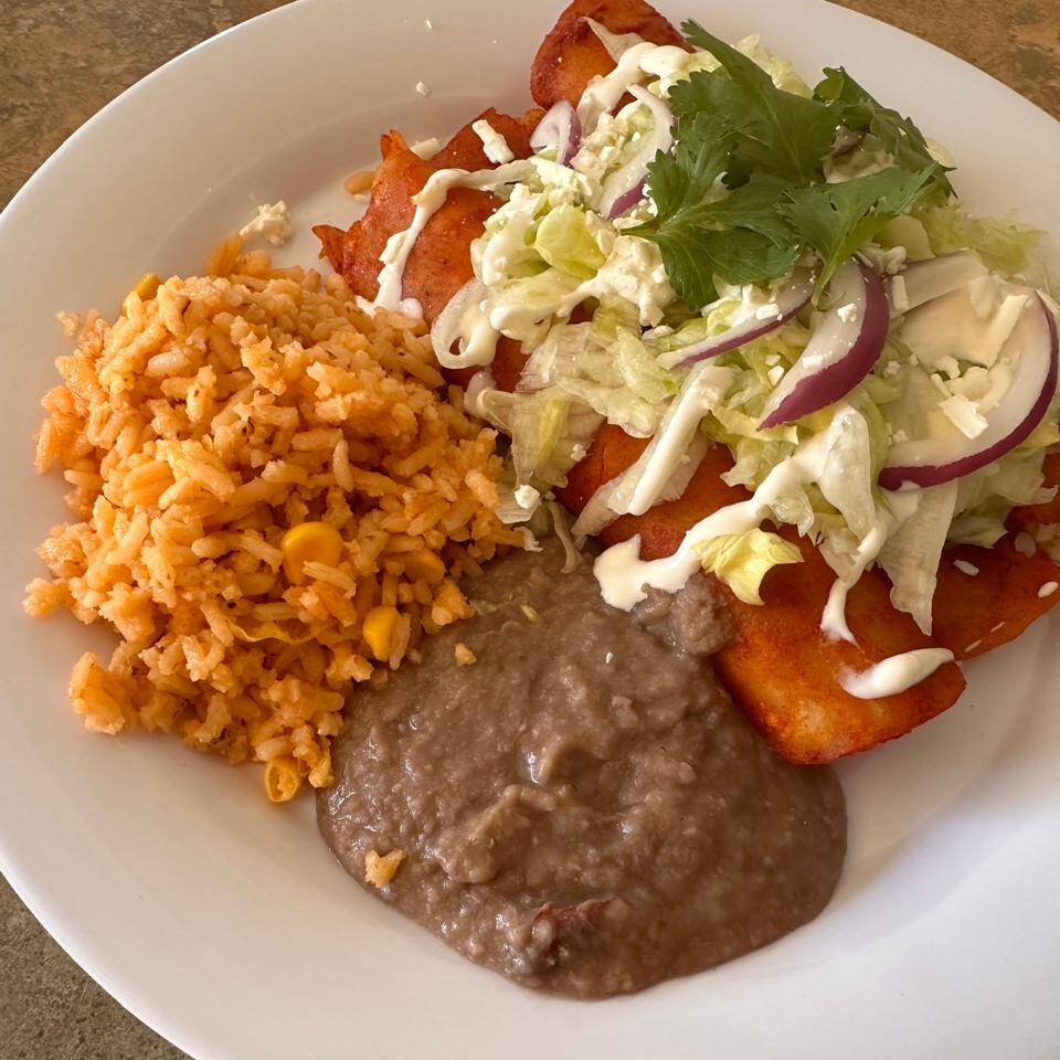 Enchiladas Rojas de Pollo
