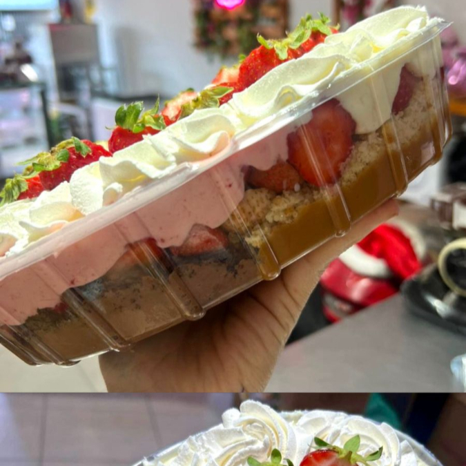 Super travessa Duo Novidade em nosso cardápio! Trás a junção de duas de nossas melhores e mais famosas sobremesas! Travessa sensação e cremoso de Ninho! Vc pode aproveitar dois sabores numa do sobremesa! Serve facilmente 10/12 pessoas