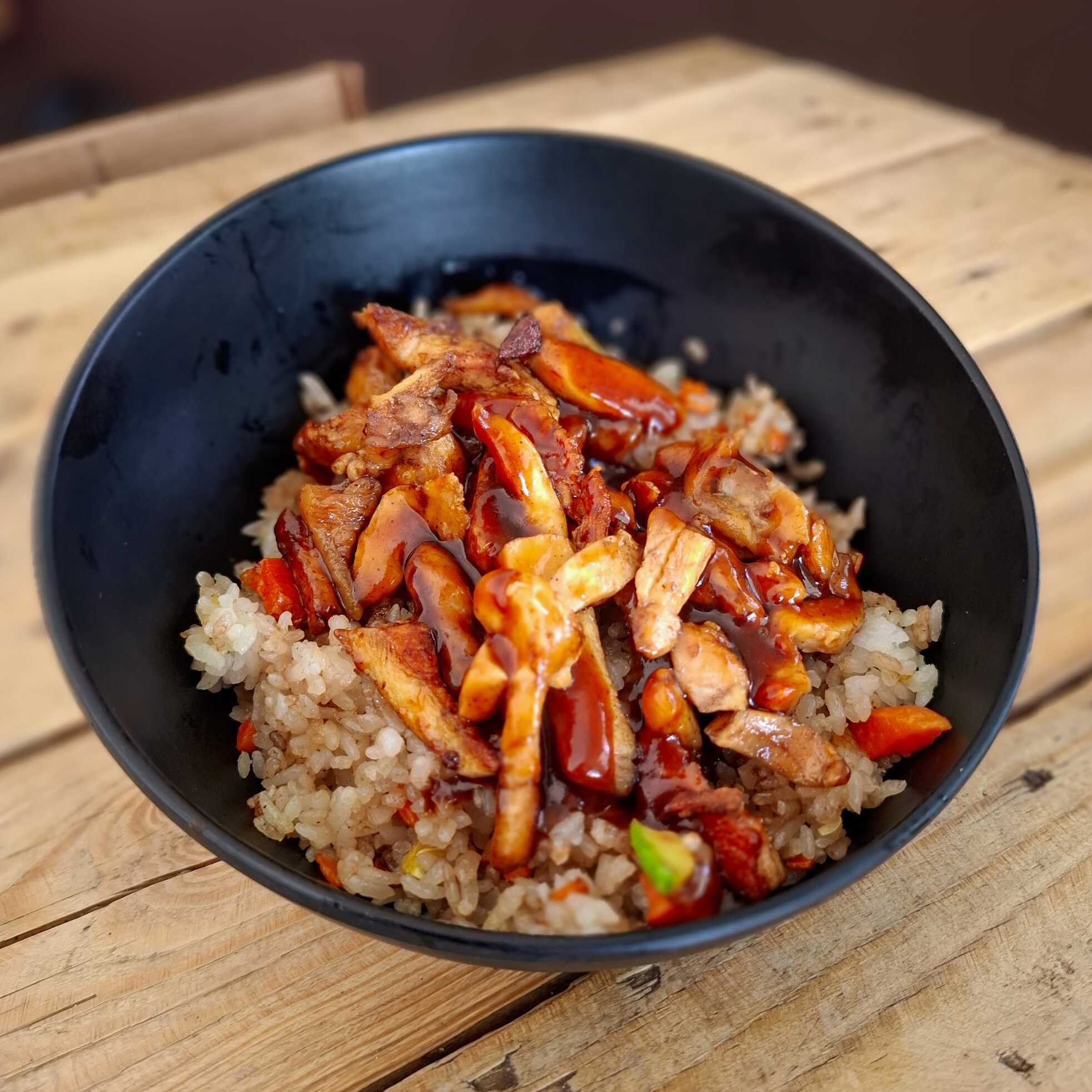 Yakimeshi de Pollo BBQ