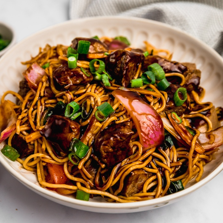 Tallarín Saltado de Pollo *