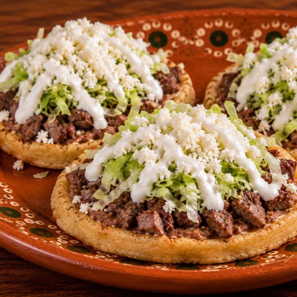 Sopes con Arrachera