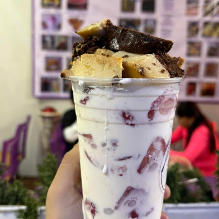 14 oz Fresas con Crema mas Chocoflan
