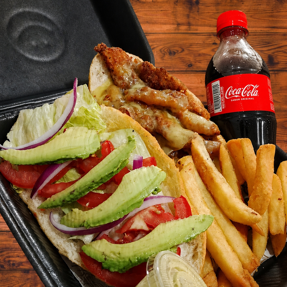 Torta de Milanesa de Pollo y COCA-COLA 355ml