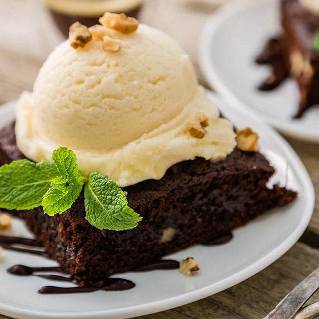 Brownie con helado