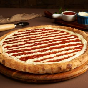 "Irresistível! Pizza de massa tradicional com muçarela, Catupiry Original e goiabada cremosa. O equilíbrio perfeito entre o salgado e o doce. A escolha ideal para fechar seu jantar!"