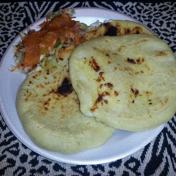 Pupusa de Pollo con Queso