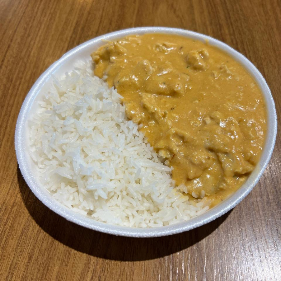 Strogonoff de filé de frango com arroz .