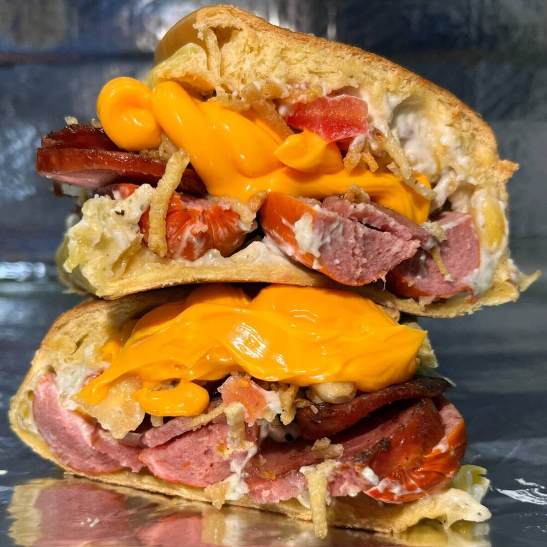 pão 20 cm,2 salsicha perdigão,milho,tomate,cebola,calabresa fatiado,creddar cremosoe maionese caseira