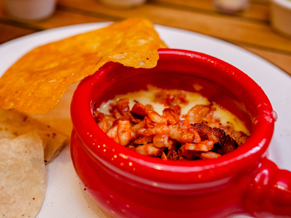 Cazuelita de Queso Fundido con Pastor