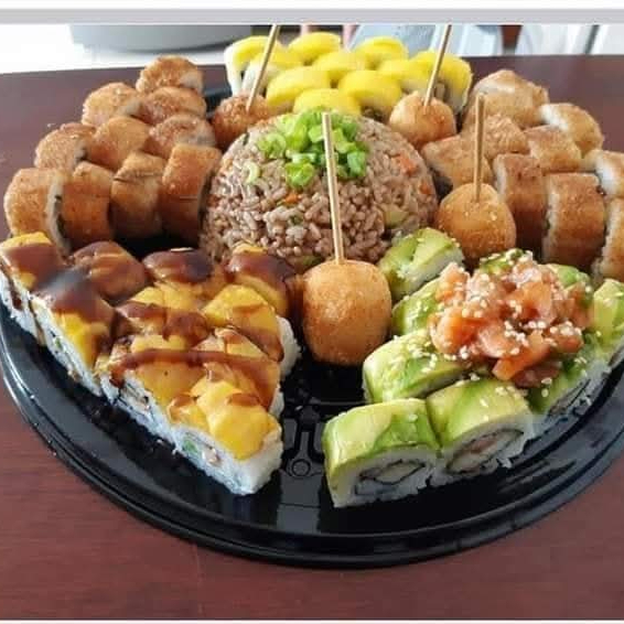 Charola mixta 50 bocadillos y yakimeshi + 4 kushag