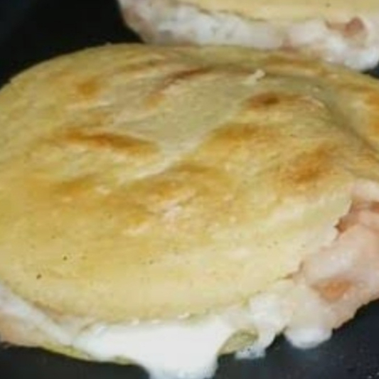 GORDITA DE HARINA FRIJOLES C/QUESO