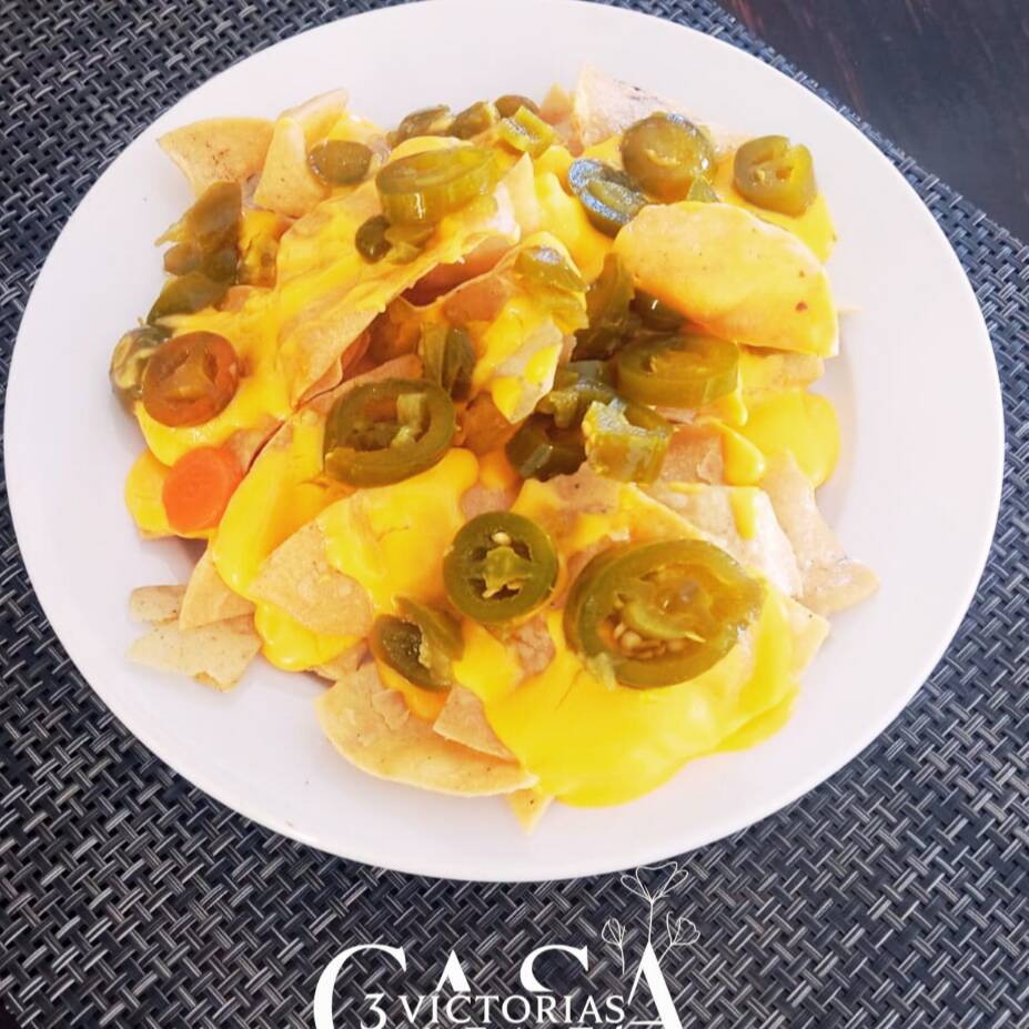 NACHOS CON QUESO