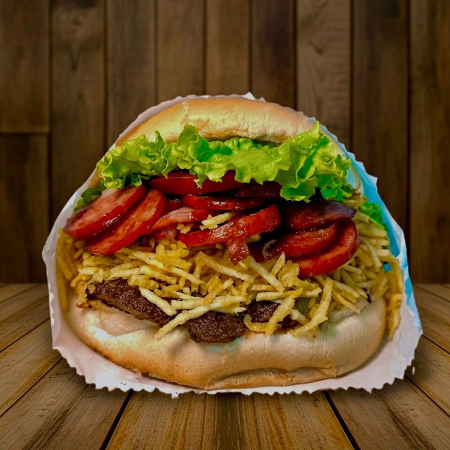 Pao , carne 1 , bacon , calabresa , ovo, queijo, presunto , alface , tomate , cebola , milho , ervilha , azeitona , ovo codorna , batata palha , molho verde , kechut , maionese alho