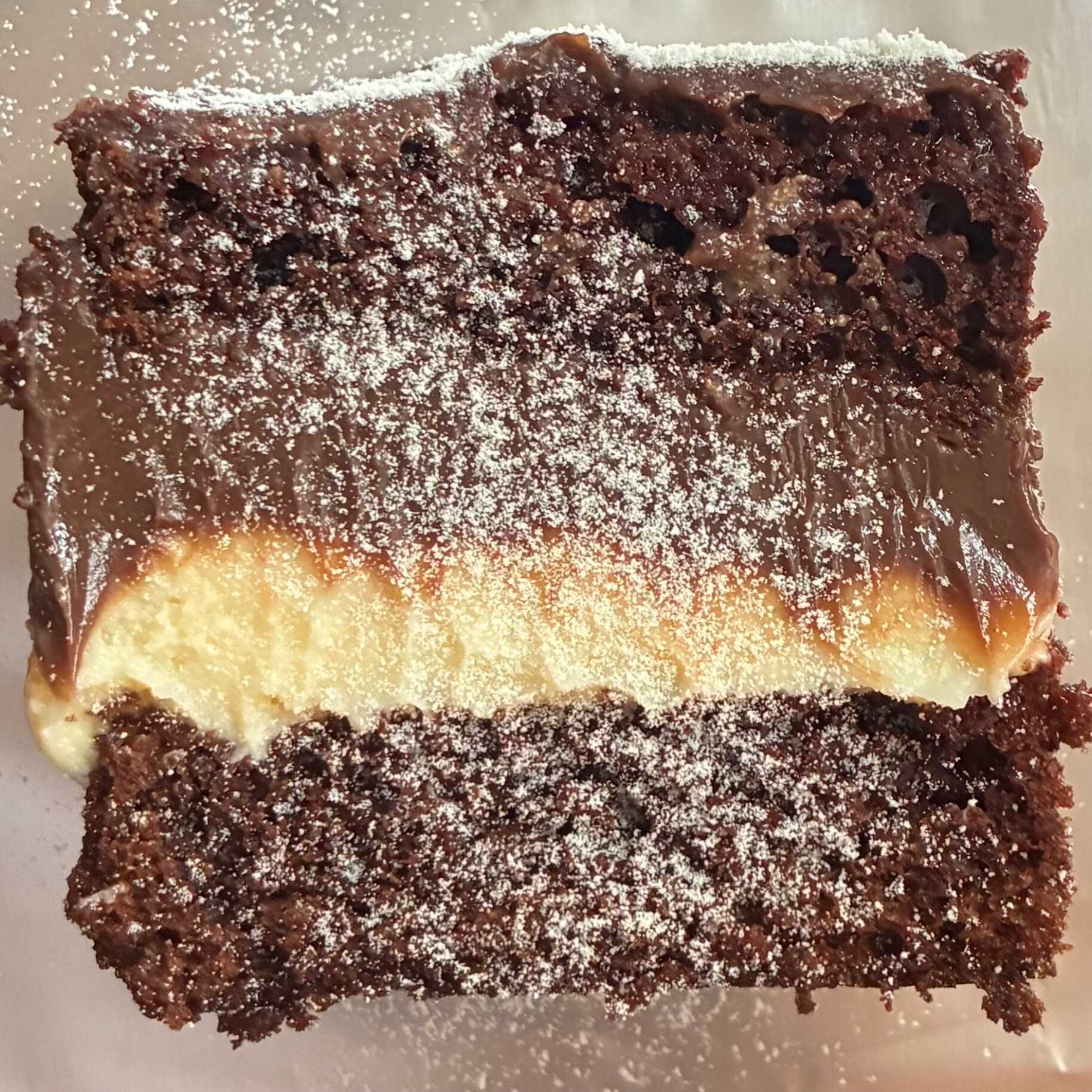 Bolo gelado de chocolate com recheios de ninho e chocolate 80g