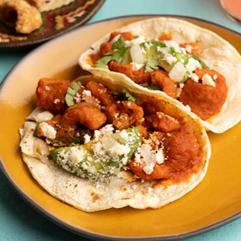 Taco de Chicharrón en Salsa Roja