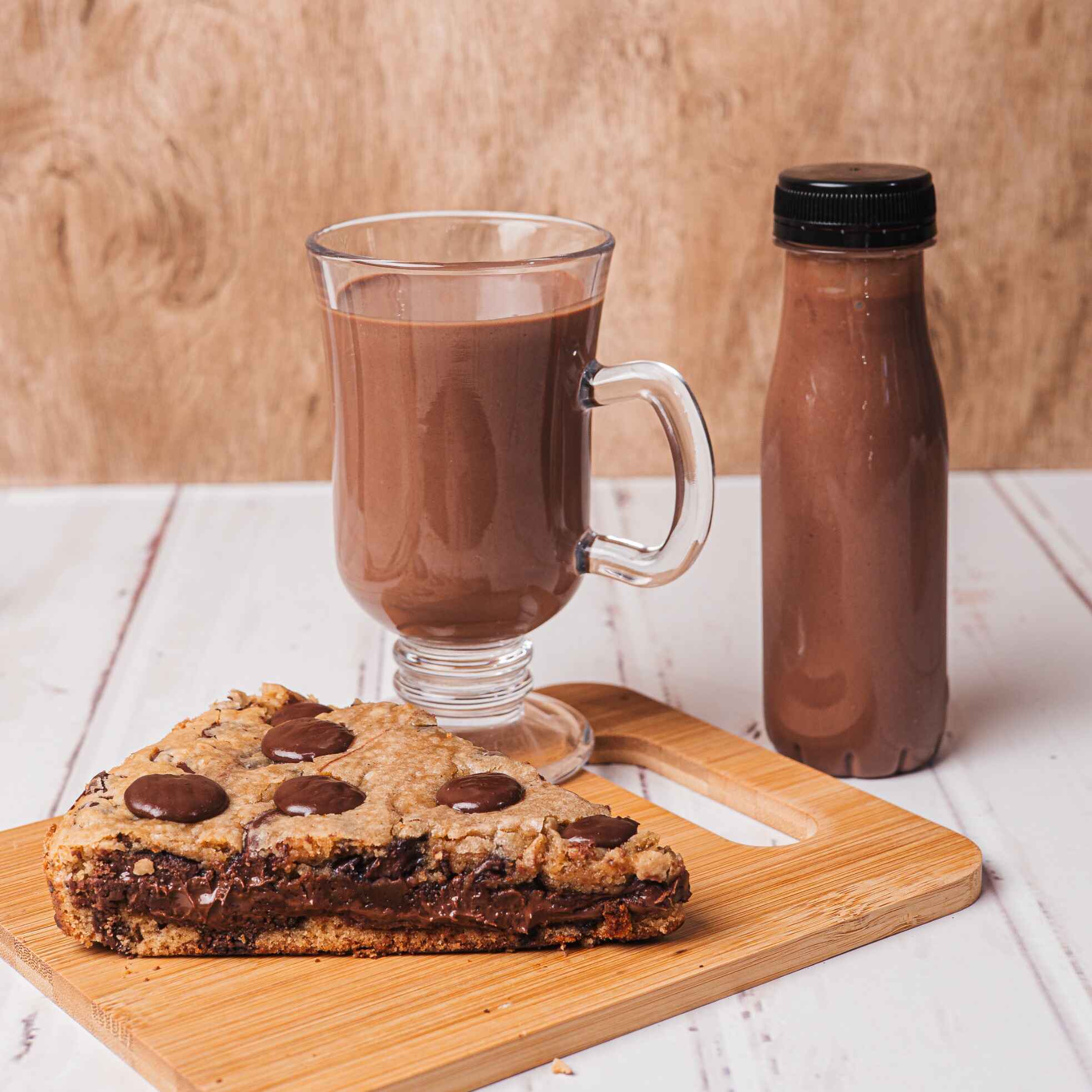 Combo perfeito para os dias frios!
Uma fatia de torta cookie e chocolate quente 200ml.
