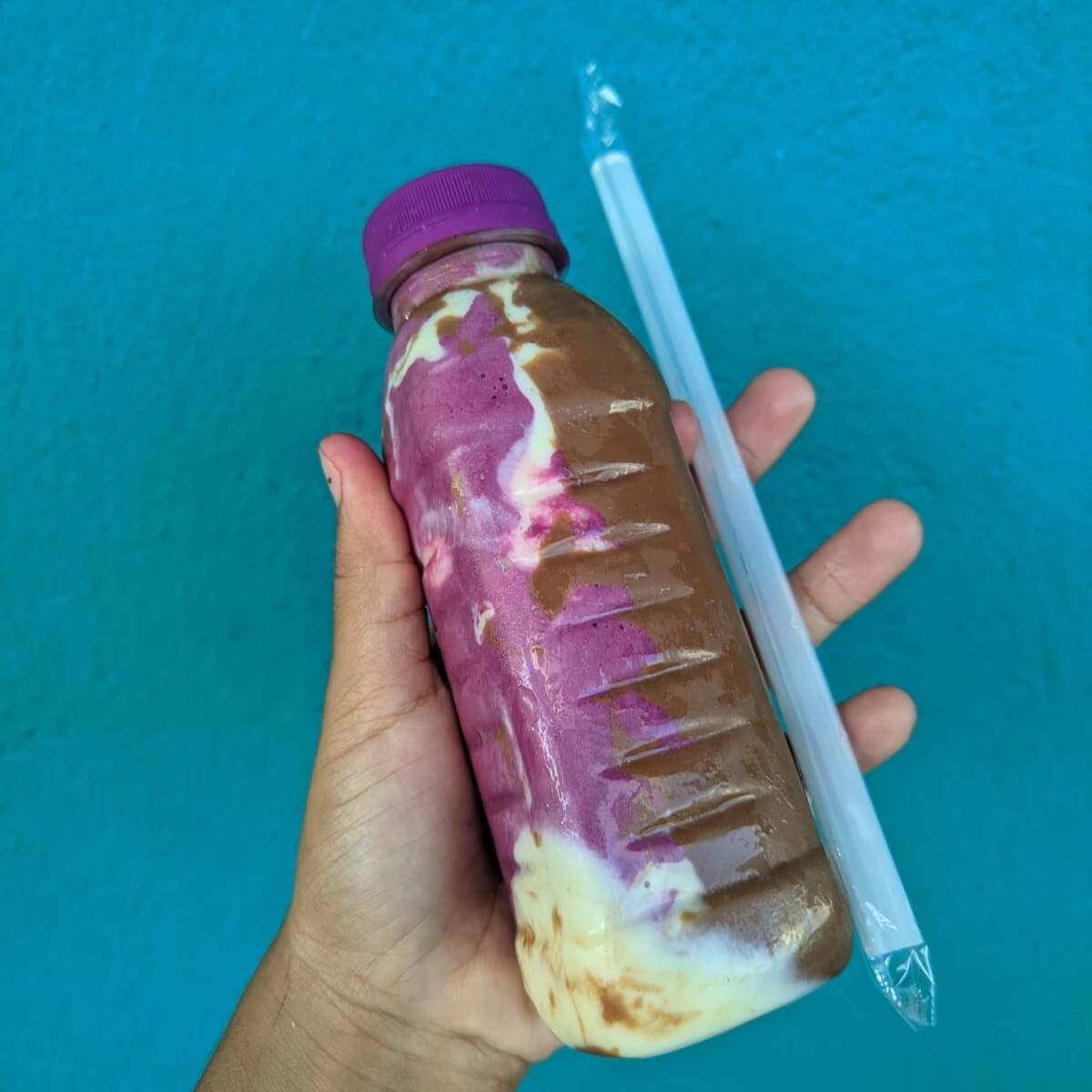 Açaí na Garrafa Cremoso com Creme de Ovomaltine e Creme de Leite Ninho – 300ml
Uma combinação irresistível para os amantes de sabores cremosos! Nosso açaí cremoso com o delicioso Creme de Ovomaltine e o sabor suave do Leite Ninho. Uma mistura perfeita, doce e super cremosa, que vai conquistar você a cada gole! 😋💜