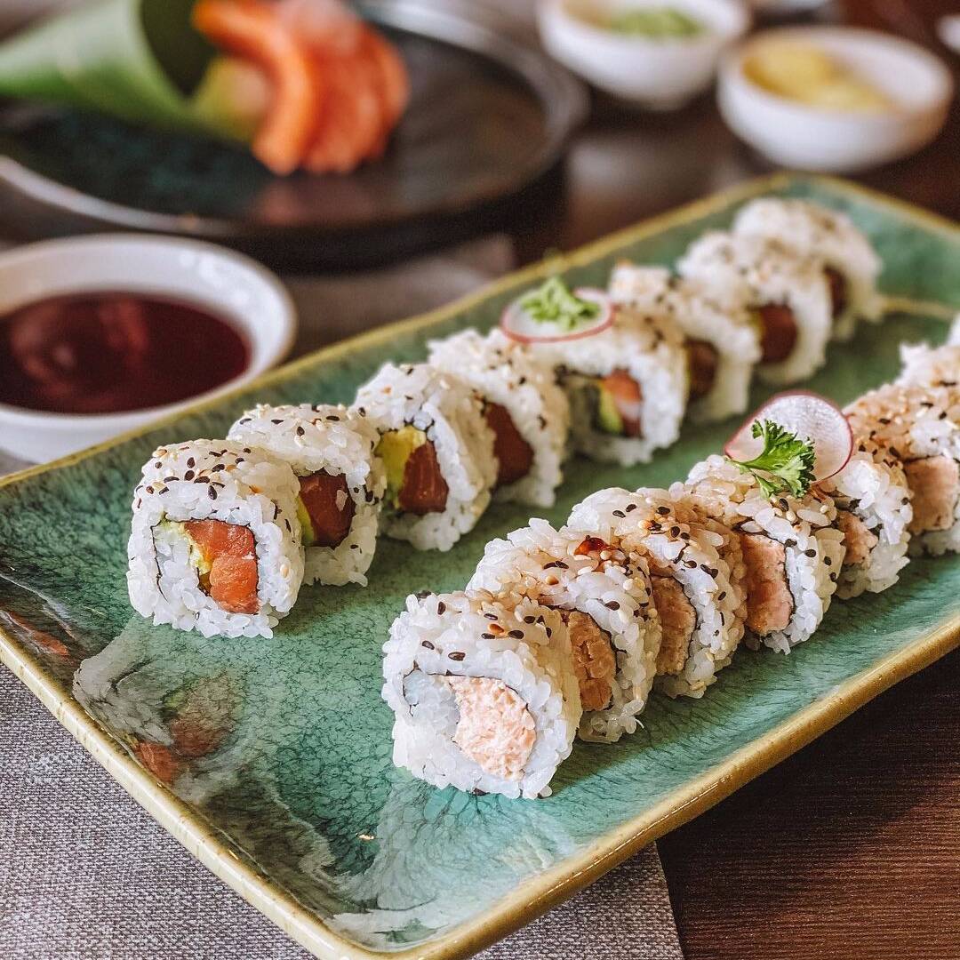24 BOCADOS DE SUSHI ROLL (12 CALI-12 BOGO)