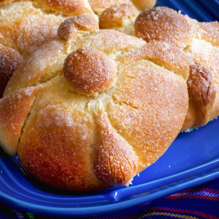 PAN DE MUERTO RELLENO FRAMBUESA