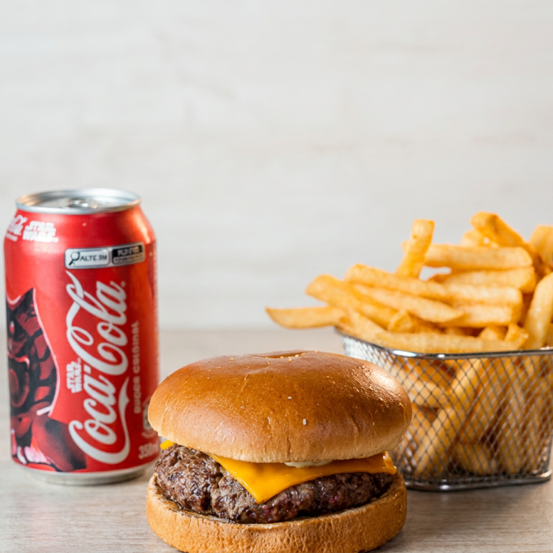 1 Rb Cheese Burguer + batata frita 150 gramas + refrigerante lata 350 ml ou suco lata.