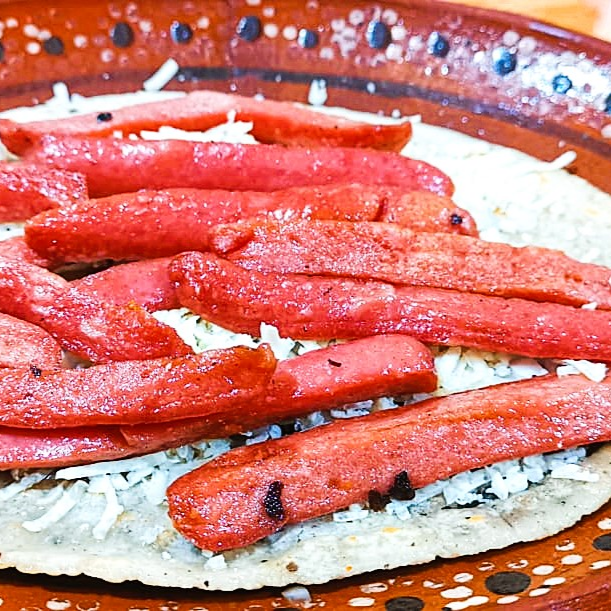 Huarache de Salchicha