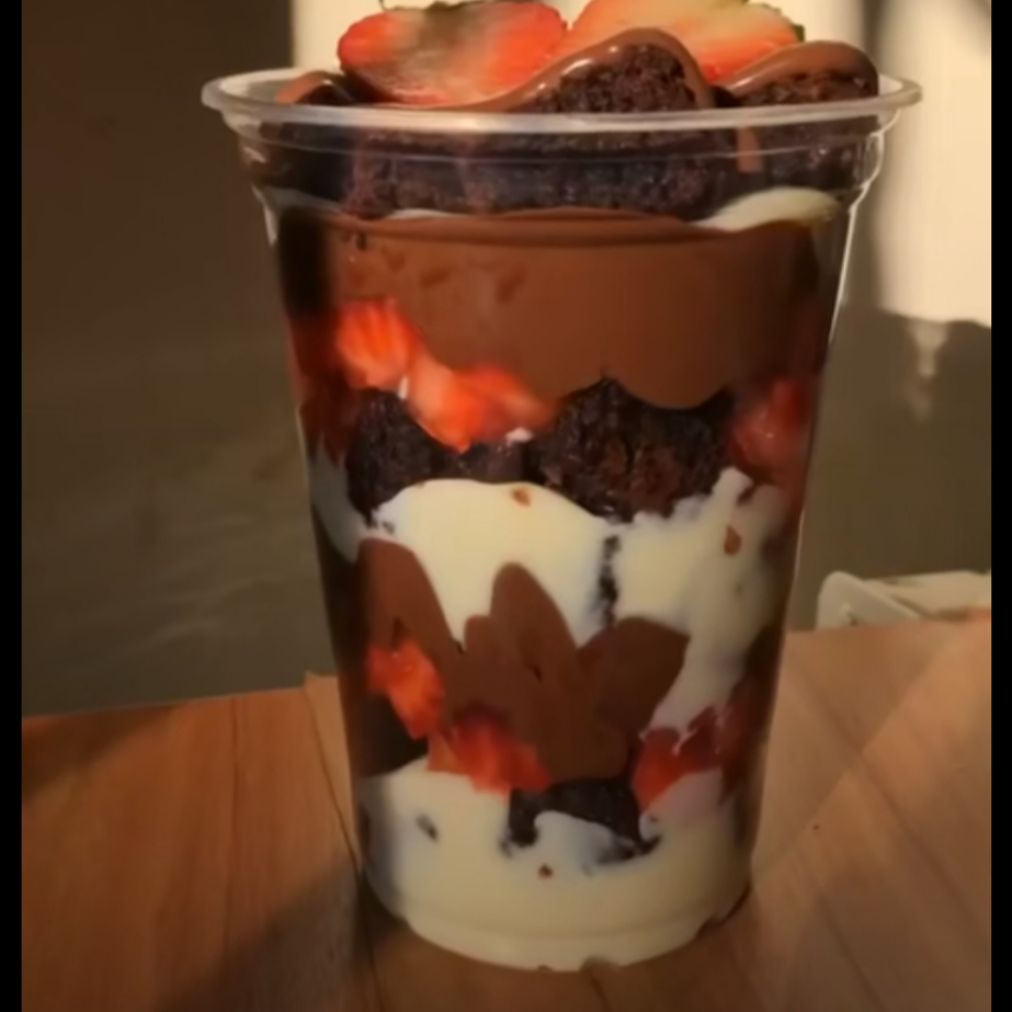Vaso Mediano de Fresas con Crema y NUTELLA