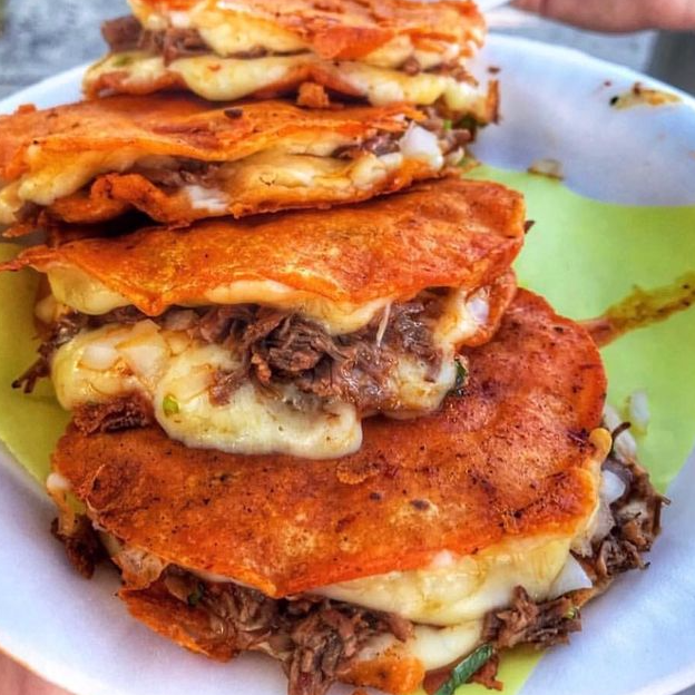 Quesadilla de Carnitas de Harina