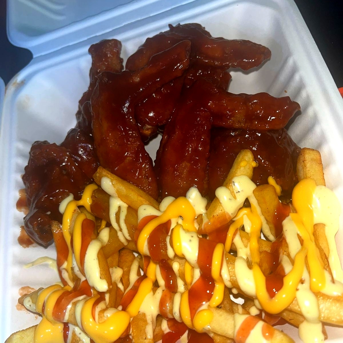 Alitas + Papas Fritas