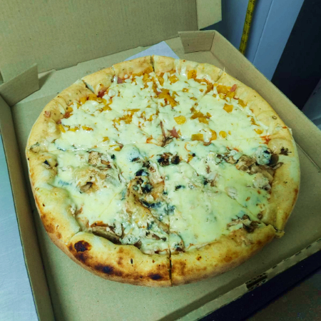 Pizza 10 Porciones 40cm + Borde+Bebida 1.5