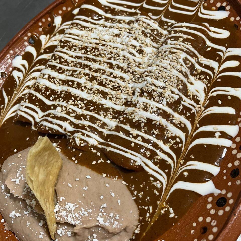 Enmoladas Rellenas de Pollo