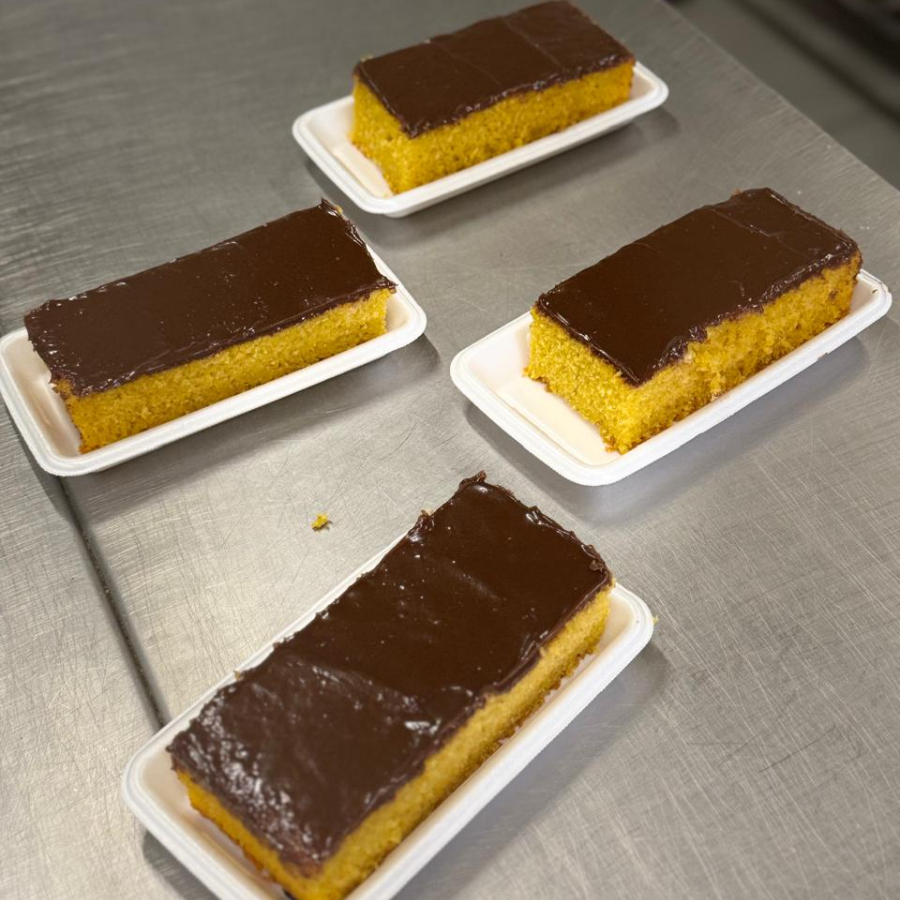 Clássico irresistível: bolo de cenoura leve com brigadeiro rico