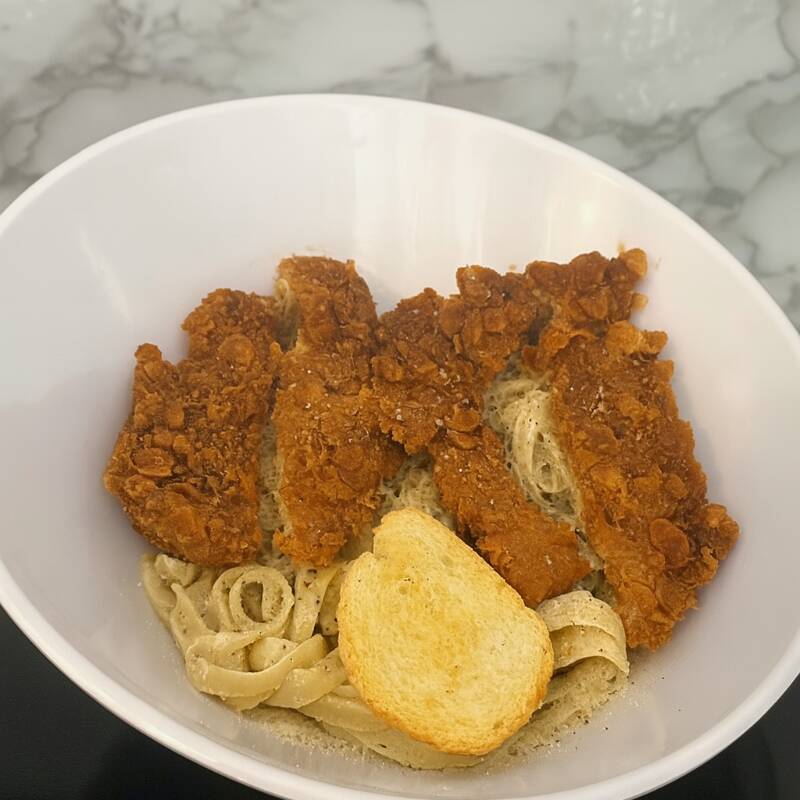 Fetuccini con Tiras Crispy