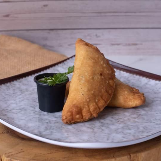 Empanada de harina de trigo Jamon y Queso