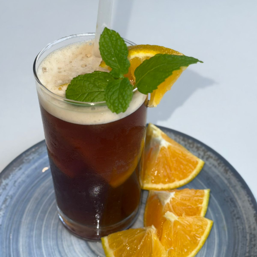 Refrescante e suave, com sabor de pêssego bem equilibrado. Servido bem gelado para você se refrescar com leveza!