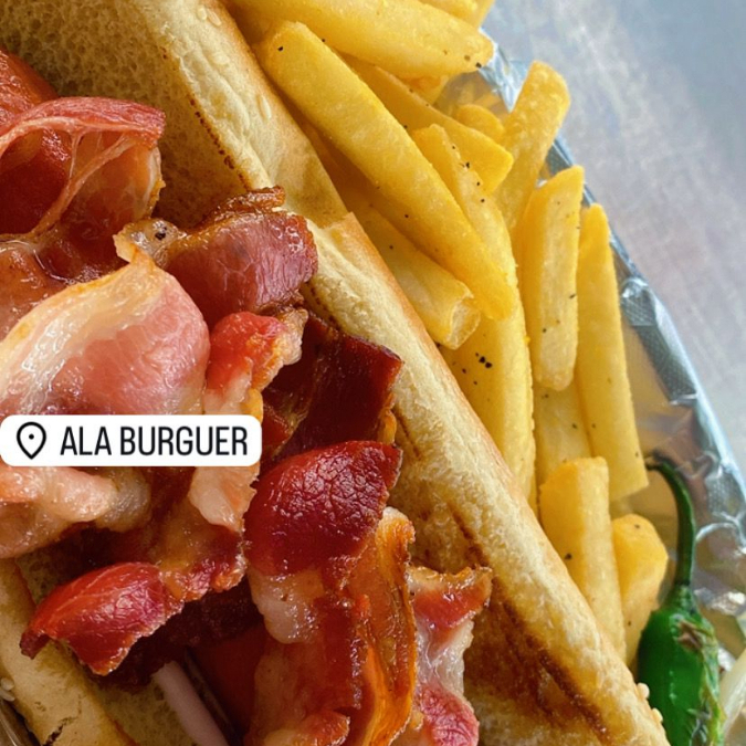 BIG HOT DOG CON PAPAS Y TOCINO