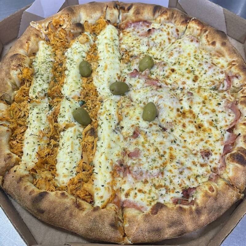 Pizza 1/2 Frango com Catupiry 1/2 Portuguesa