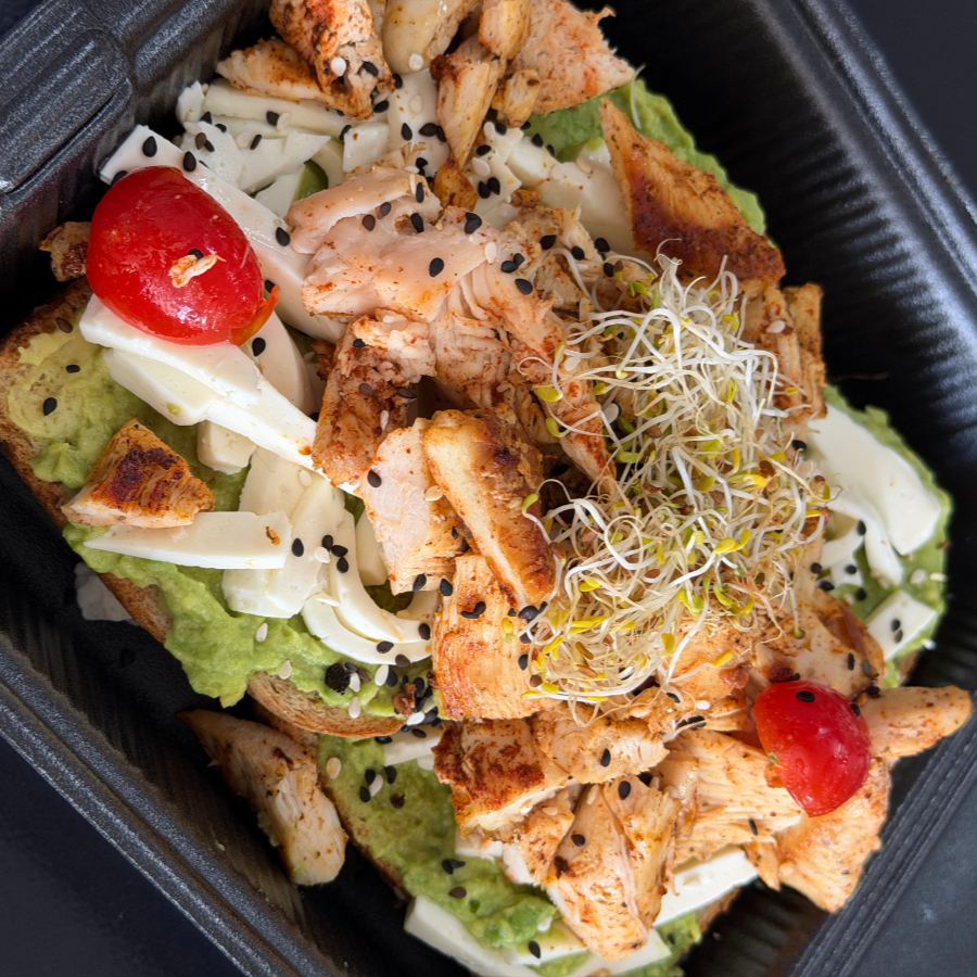 Avo Toast con Pollo