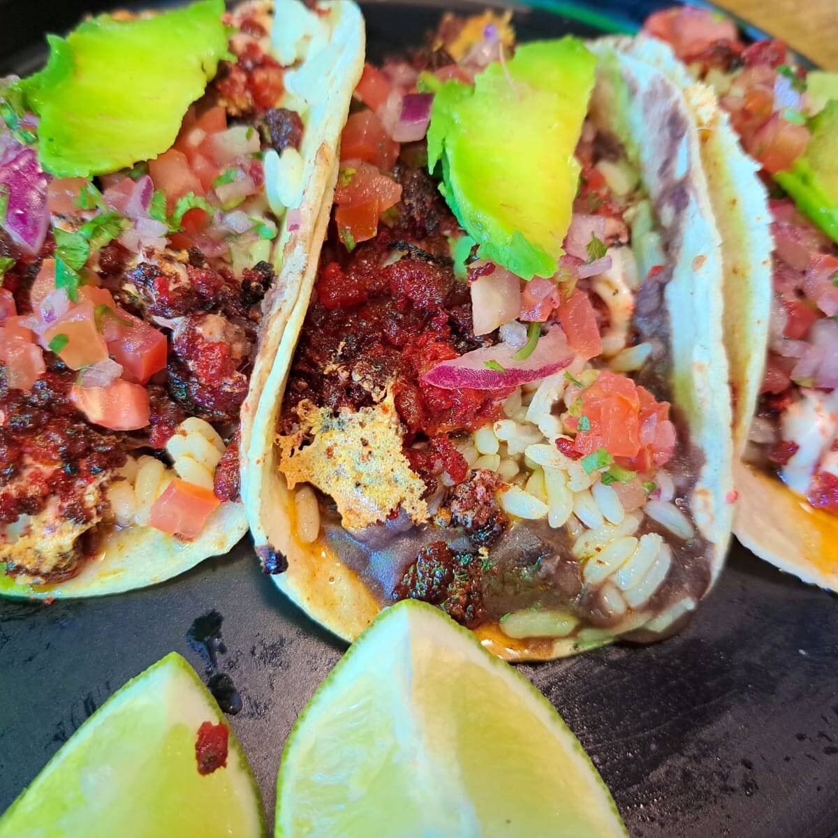 3 Tacos+ 1 Lt Agua del Dia + Yogurth 6oz