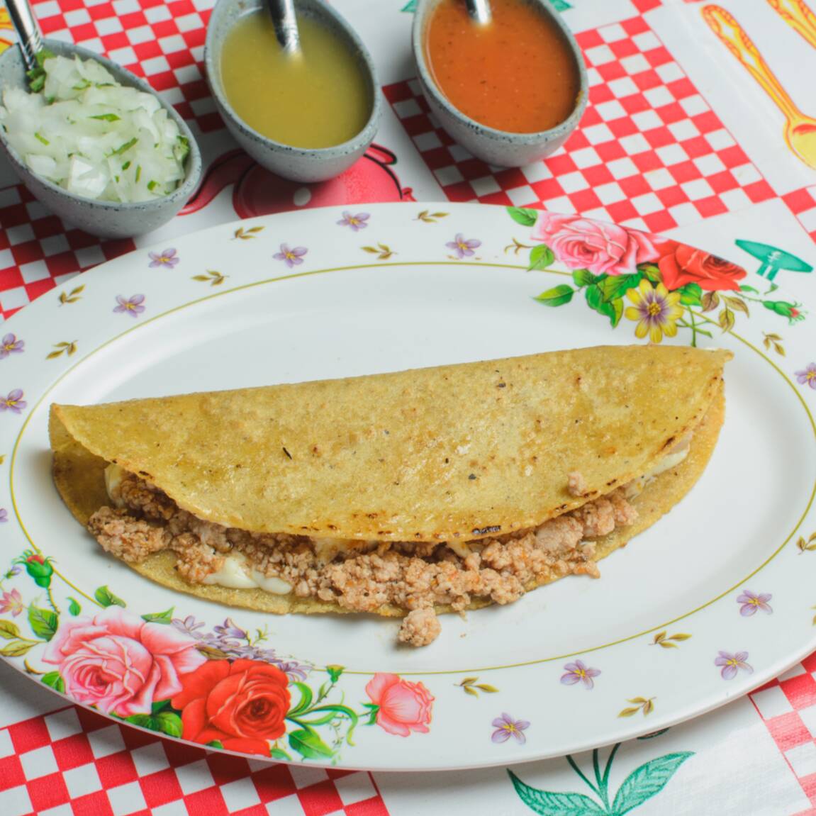 Quesadilla de Carne Molida al Comal
