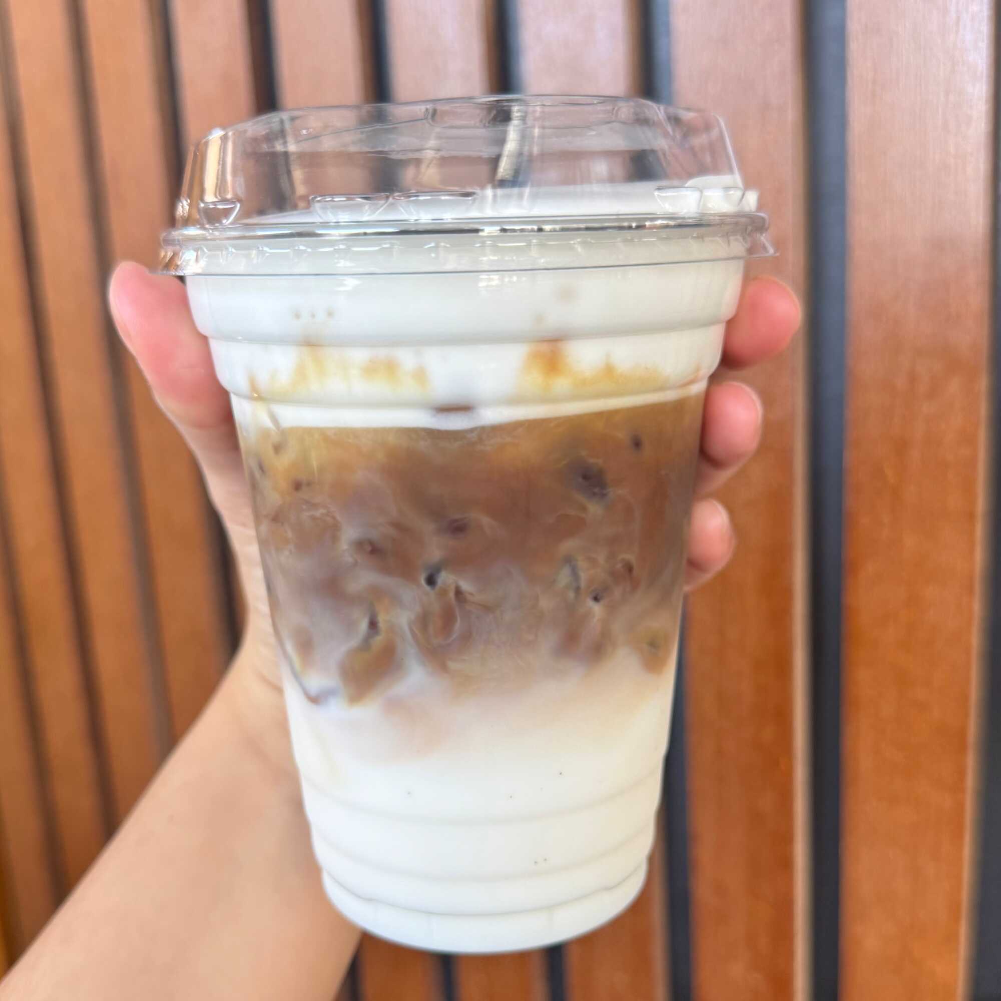 Latte Avellana Frío