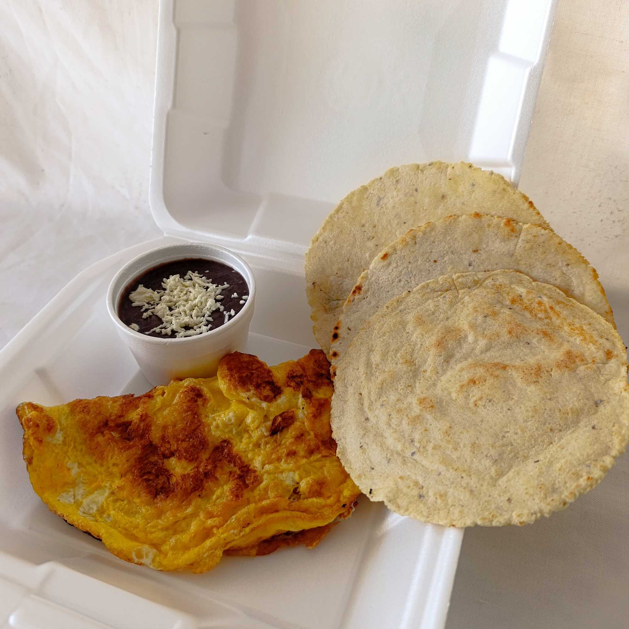 OMELETTE DE JAMON Y QUESO