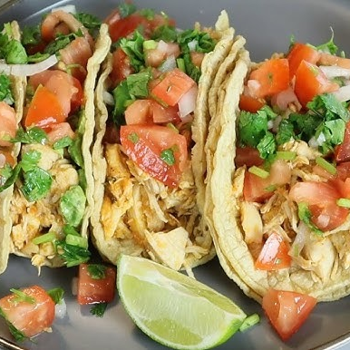TACOS SUAVES DE POLLO A LA MEXICANA