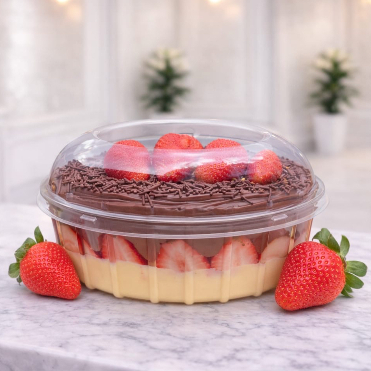 Uma combinação irresistível: morangos frescos com camadas cremosas de Ninho e chocolate. Uma travessa de 1 litro perfeita para compartilhar (ou se deliciar sozinho).