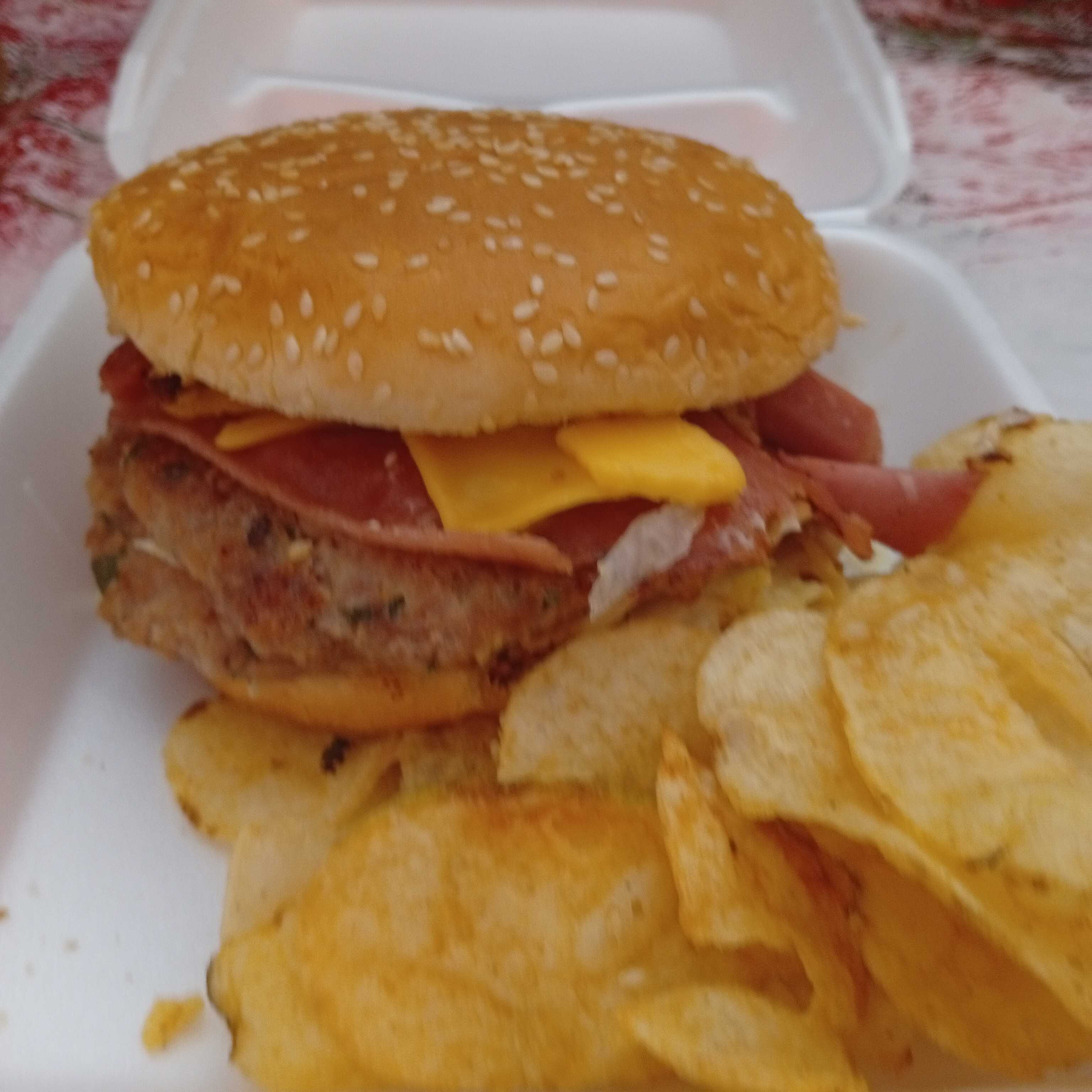 HAMBURGUESA SUPER CON PAPAS CHIPS