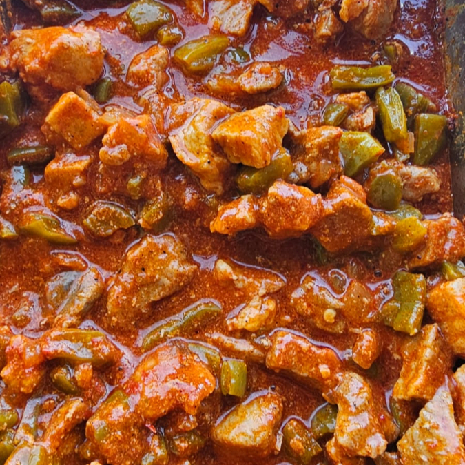 Pierna roja con nopales maíz