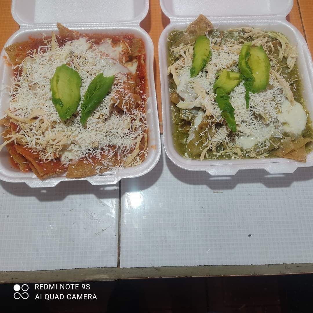 Chilaquiles con pollo solo efectivo