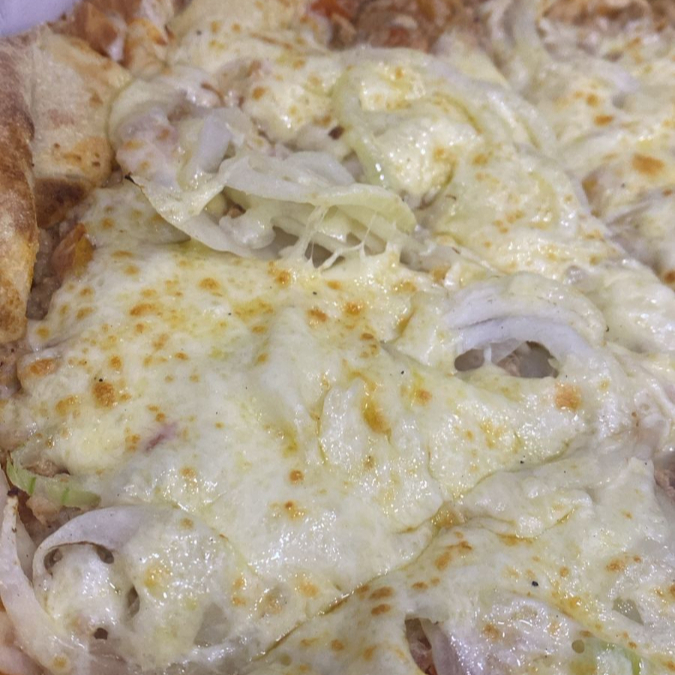 Massa leve, borda de catupiry e ingredientes selecionados