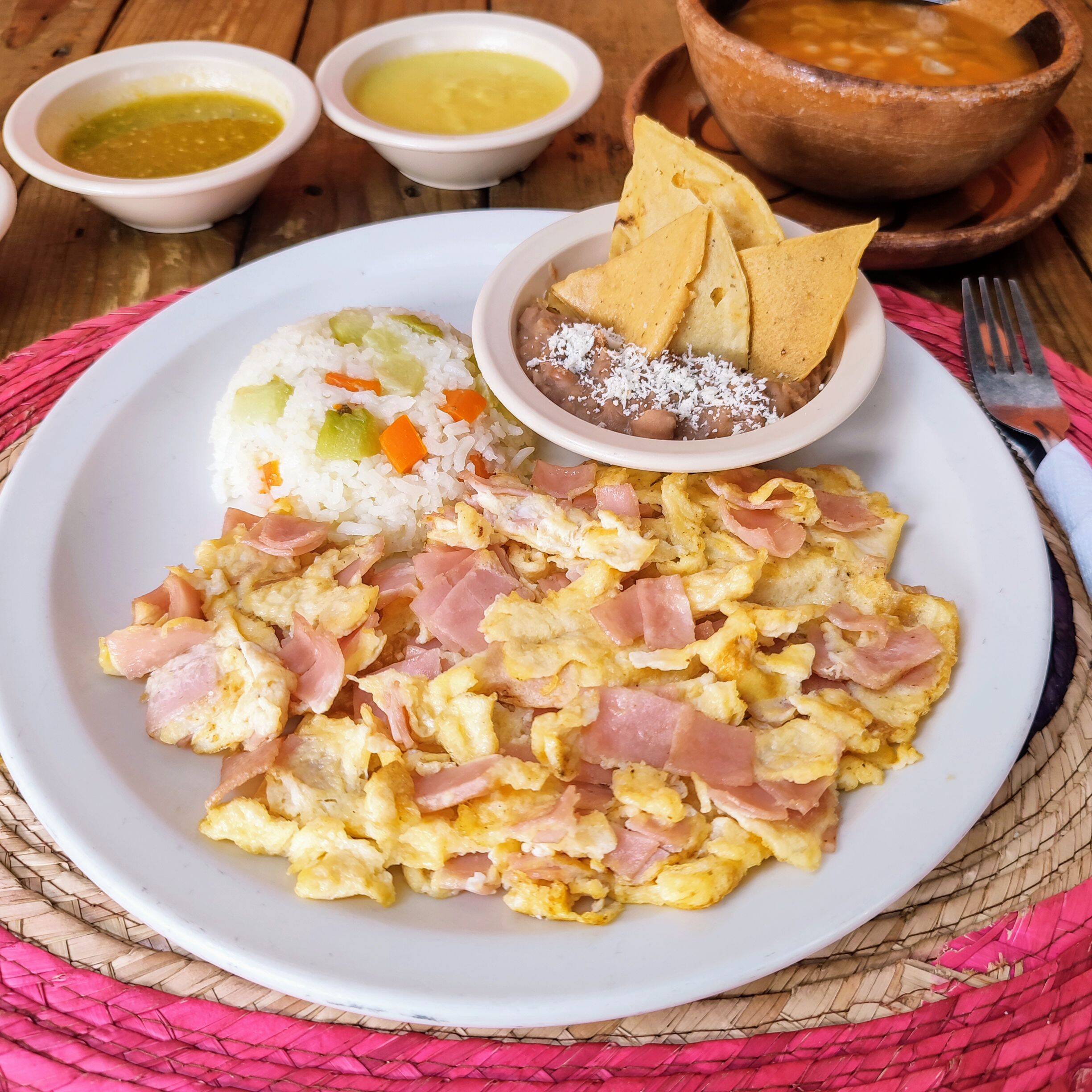 Huevos con jamón