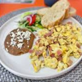 Huevos al Gusto + Bebida