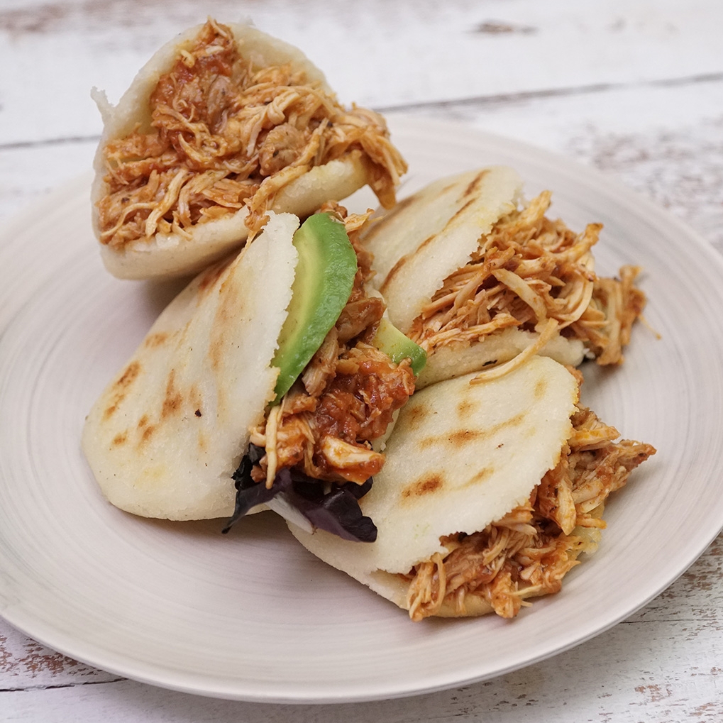 Arepa asada Pollo deshebrado